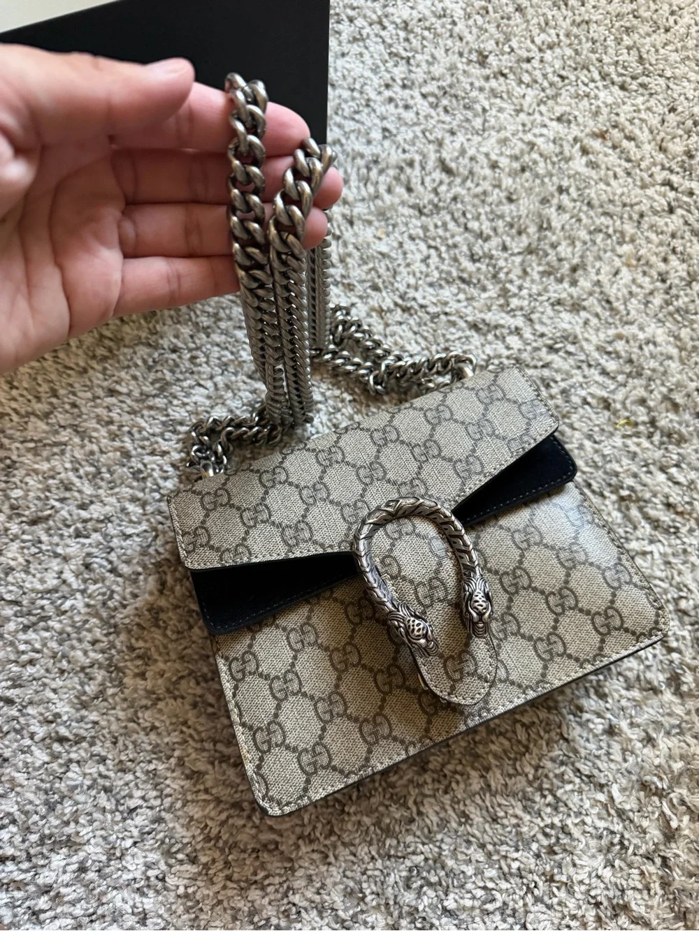 Gucci signature gg